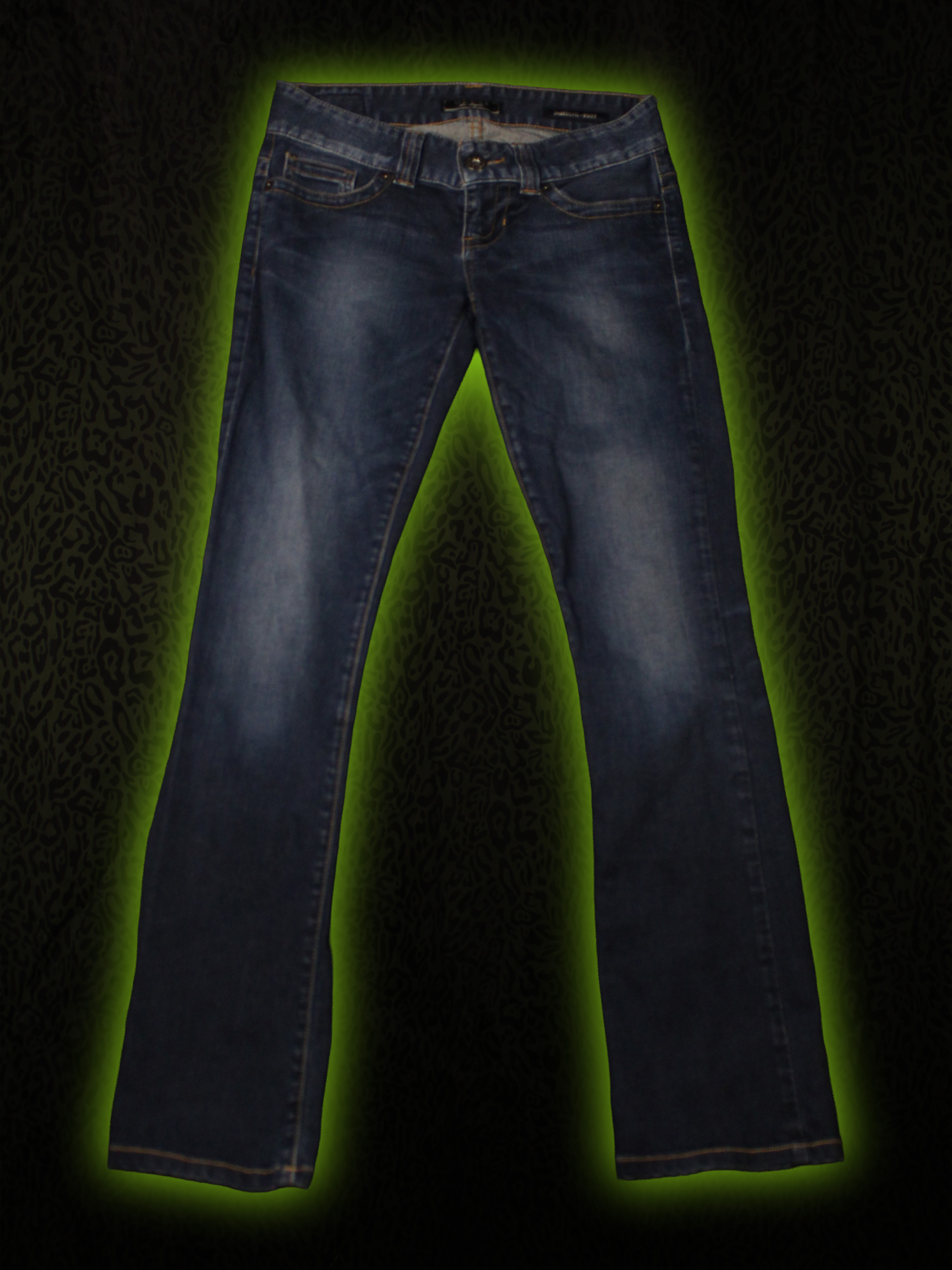 Low-Rise Boot Jeans Front