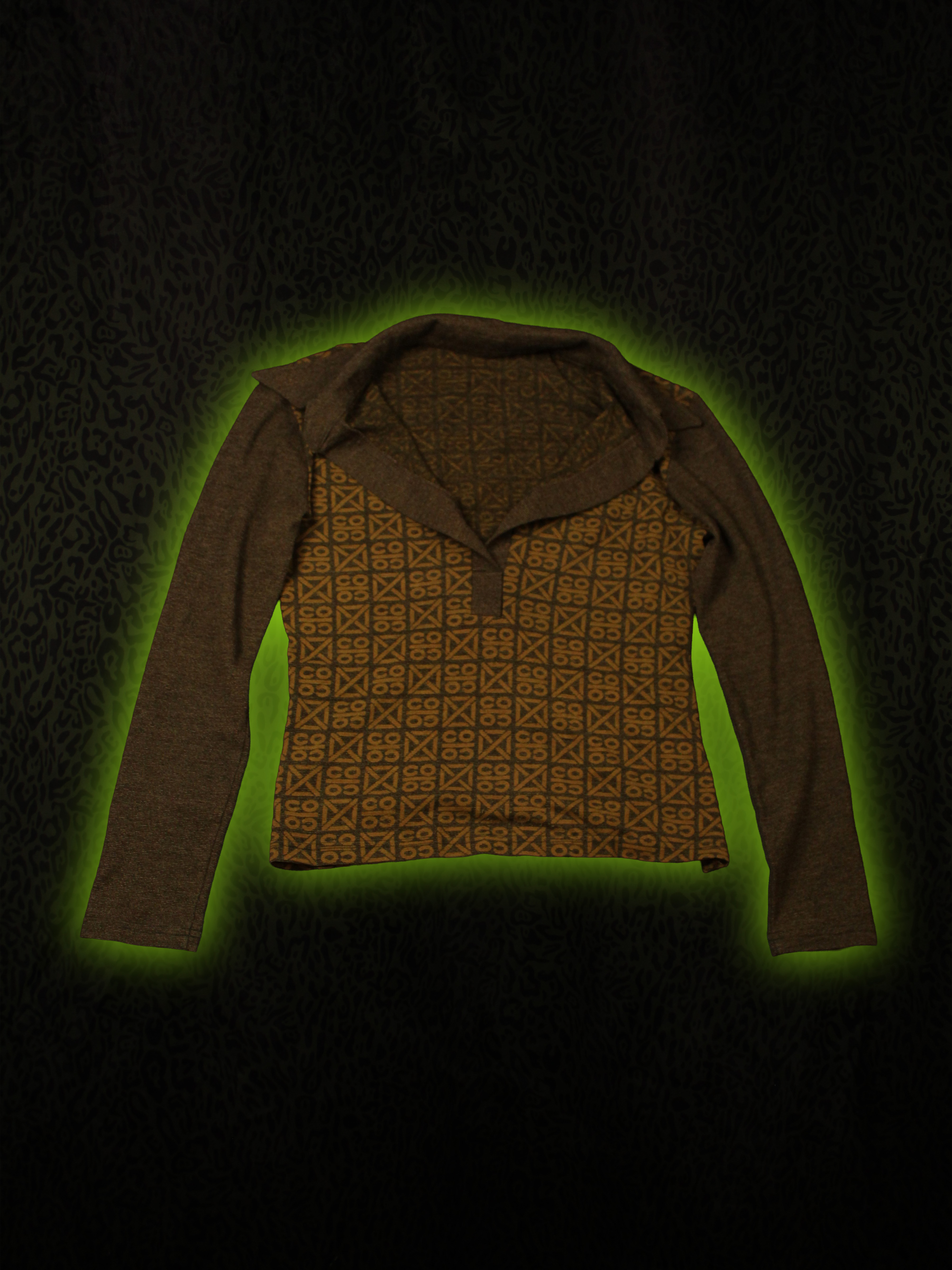 Groovy V-Neck Front